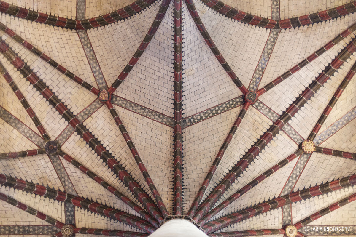Détail du plafond croisé de l'Église des Jacobins à Toulouse